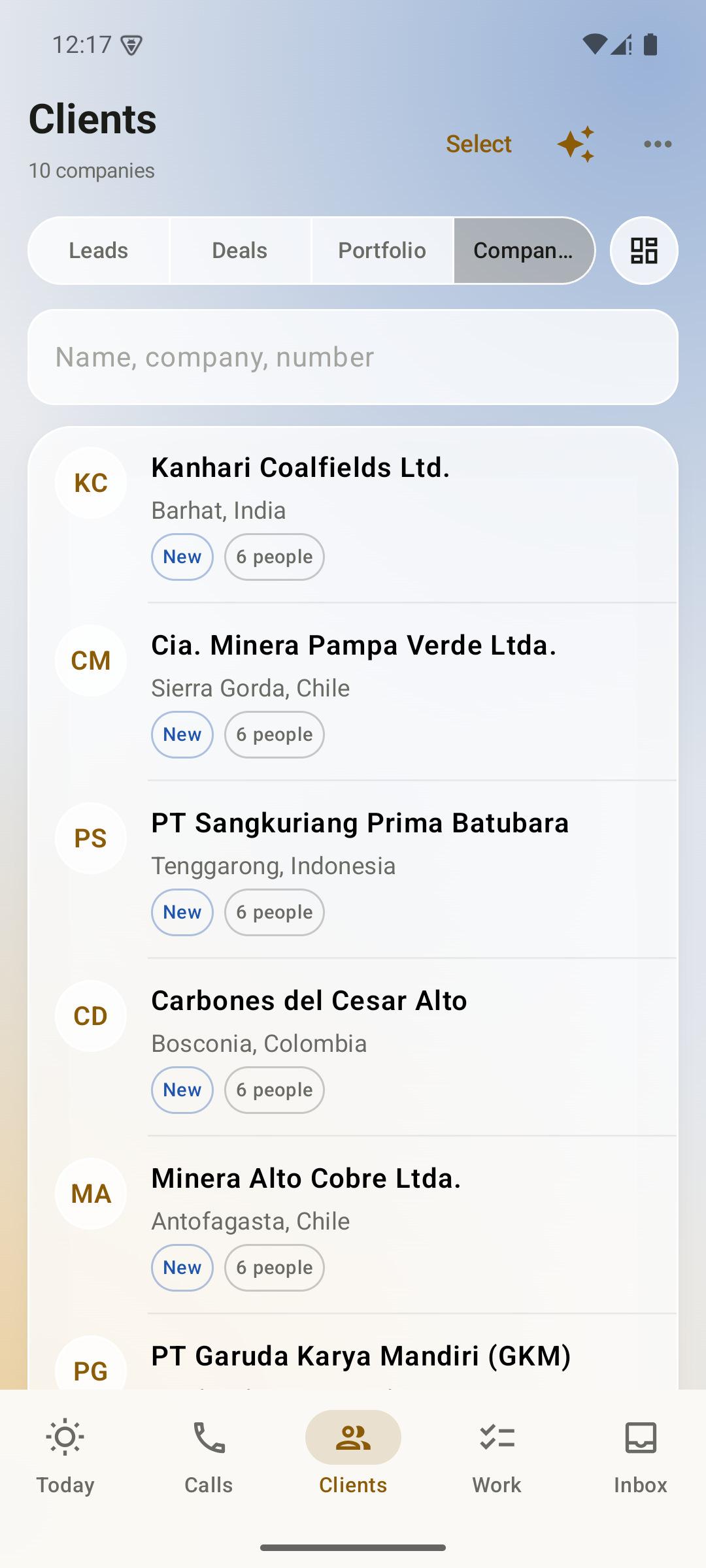 Clients in the native Android app, showing fictional companies and their contact counts.